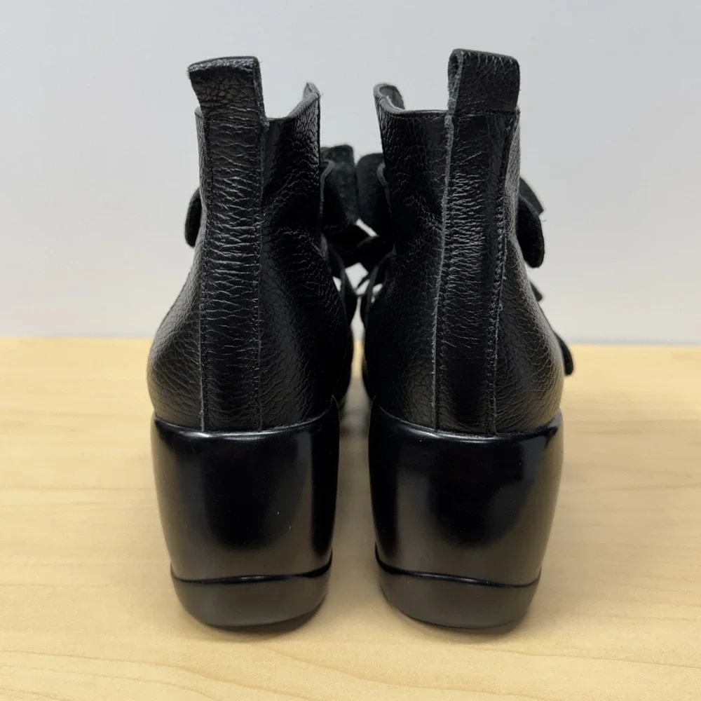 Black Chunky Platform Ankle Shoes, Euro Sz 40, Flower Applique‎ Straps No Brand